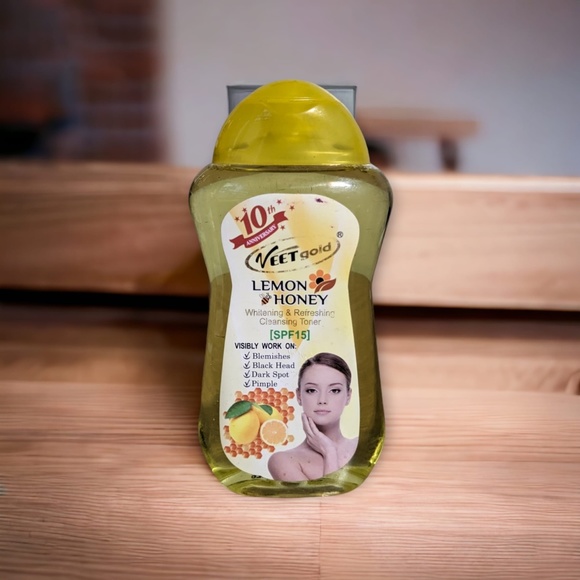 Veet gold lemon & honey whitening & refreshing cleansing toner - Picture 1 of 3